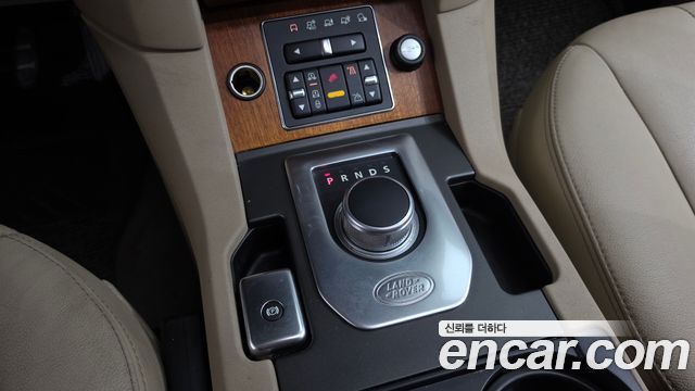 Land Rover Discovery 2013 — photo 9