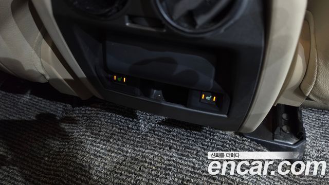 Land Rover Discovery 2013 — photo 19