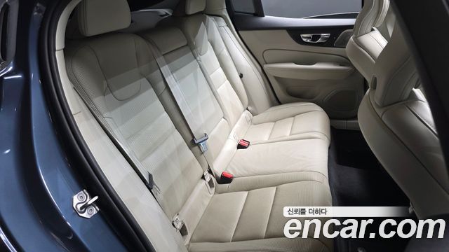 Volvo S60 2021 — photo 17