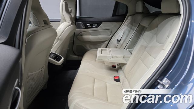 Volvo S60 2021 — photo 18