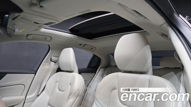 Volvo S60 2021 — photo 25