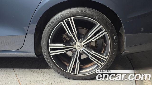 Volvo S60 2021 — photo 7
