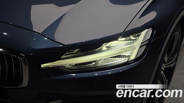 Volvo S60 2021 — photo 8