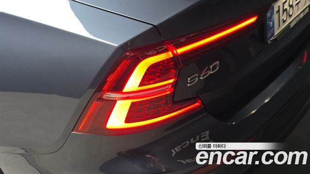 Volvo S60 2021 — photo 9