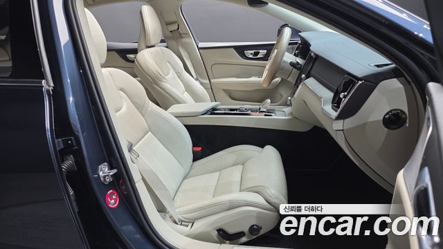 Volvo S60 2021 — photo 16