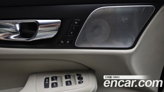 Volvo S60 2021 — photo 27