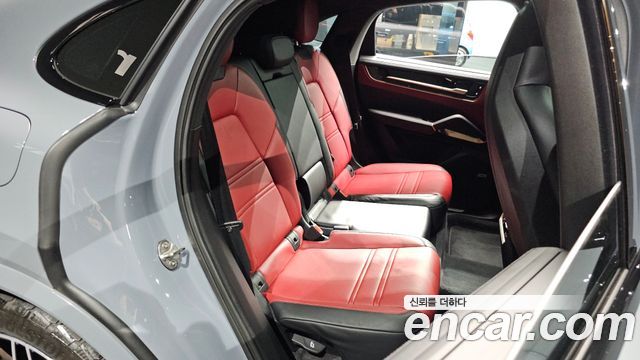 Porsche Cayenne 2024 — photo 17