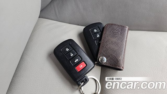 Toyota Camry 2012 — photo 16