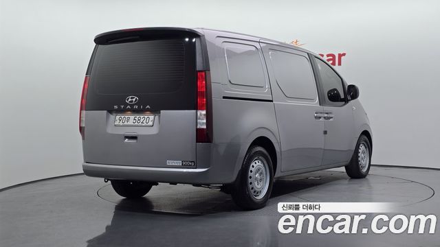Hyundai Staria 2022 — photo 2