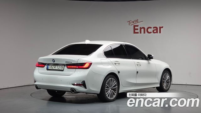 BMW 3-Series 2021 — photo 2