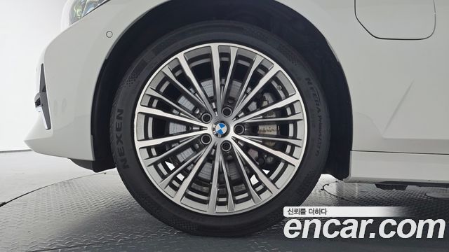 BMW 3-Series 2021 — photo 5