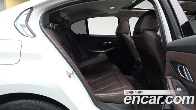 BMW 3-Series 2021 — photo 17
