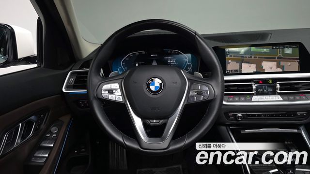 BMW 3-Series 2021 — photo 18