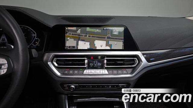 BMW 3-Series 2021 — photo 19