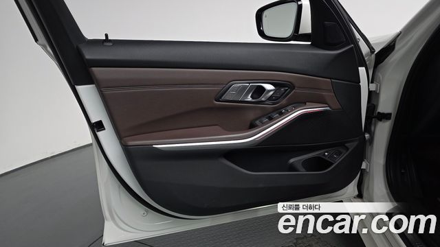 BMW 3-Series 2021 — photo 14