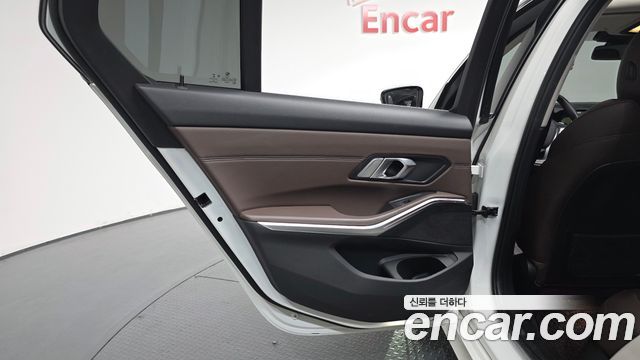 BMW 3-Series 2021 — photo 15