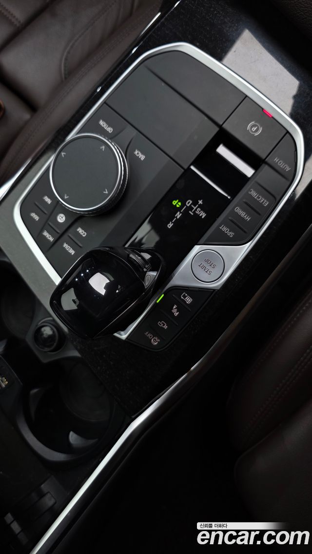 BMW 3-Series 2021 — photo 28
