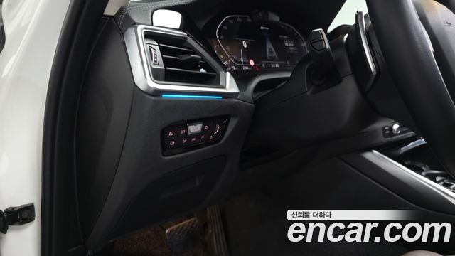 BMW 3-Series 2021 — photo 29