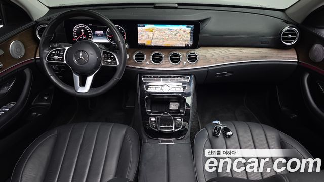 Mercedes-Benz E-Class 2020 — photo 10