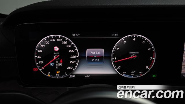 Mercedes-Benz E-Class 2020 — photo 11