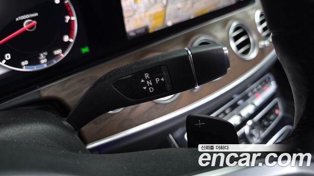 Mercedes-Benz E-Class 2020 — photo 12