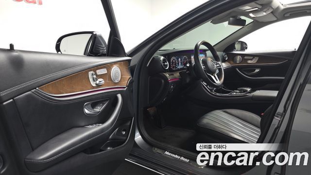 Mercedes-Benz E-Class 2020 — photo 13