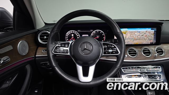 Mercedes-Benz E-Class 2020 — photo 18