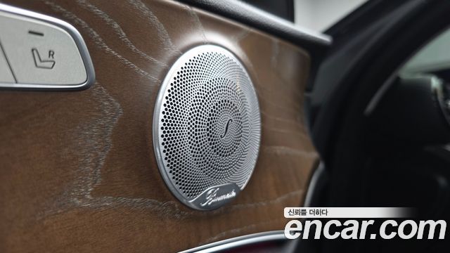 Mercedes-Benz E-Class 2020 — photo 24