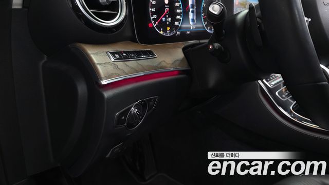 Mercedes-Benz E-Class 2020 — photo 25