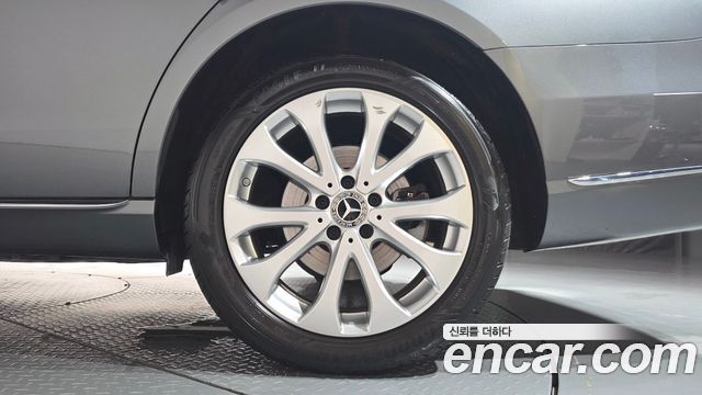 Mercedes-Benz E-Class 2020 — photo 7
