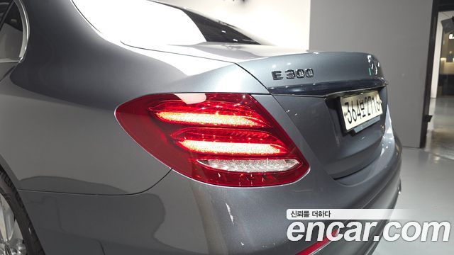 Mercedes-Benz E-Class 2020 — photo 9