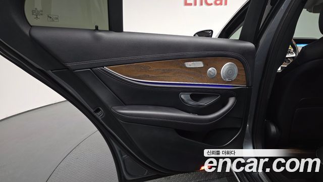 Mercedes-Benz E-Class 2020 — photo 15