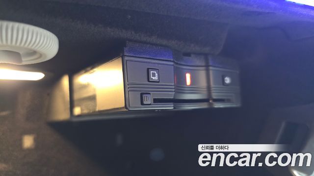 Mercedes-Benz E-Class 2020 — photo 31