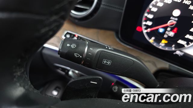Mercedes-Benz E-Class 2020 — photo 34