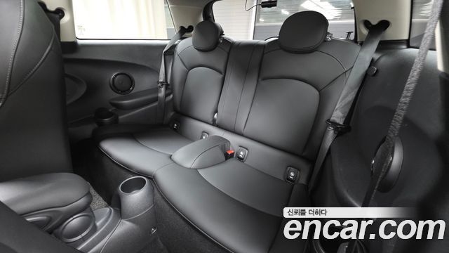 Mini Cooper 2022 — photo 18