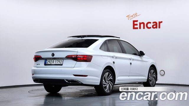 Volkswagen Jetta 2021 — photo 2