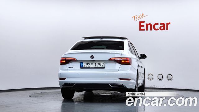 Volkswagen Jetta 2021 — photo 4