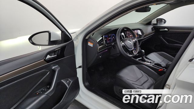 Volkswagen Jetta 2021 — photo 13
