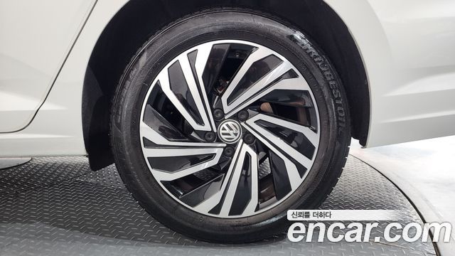 Volkswagen Jetta 2021 — photo 7