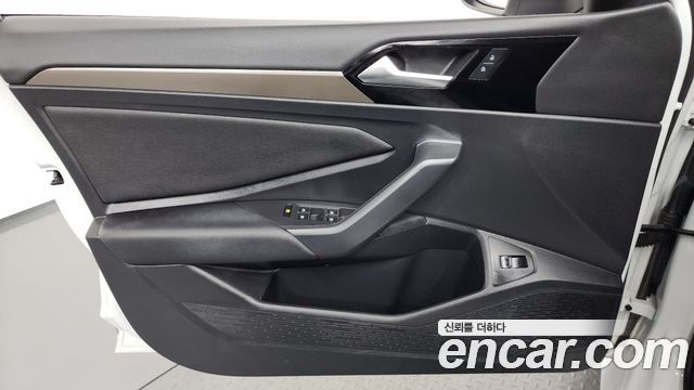 Volkswagen Jetta 2021 — photo 14