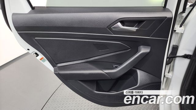 Volkswagen Jetta 2021 — photo 15