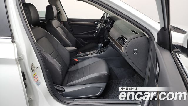 Volkswagen Jetta 2021 — photo 16