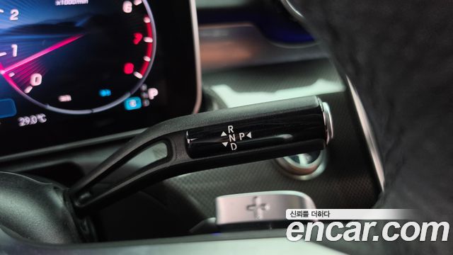 Mercedes-Benz C-Class 2025 — photo 12