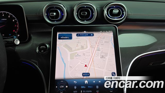Mercedes-Benz C-Class 2025 — photo 18