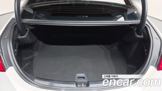 Mercedes-Benz C-Class 2025 — photo 25