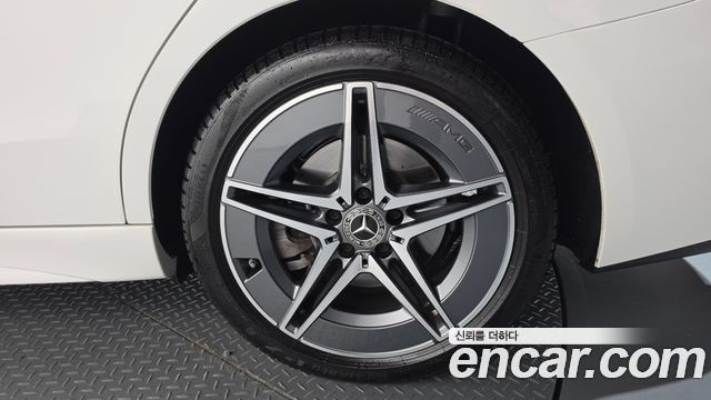 Mercedes-Benz C-Class 2025 — photo 7