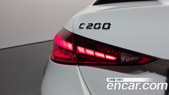 Mercedes-Benz C-Class 2025 — photo 9