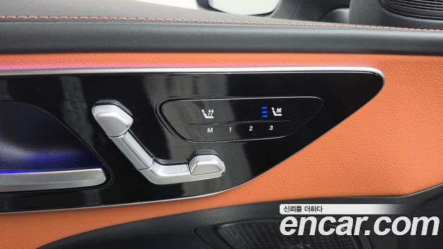 Mercedes-Benz C-Class 2025 — photo 32