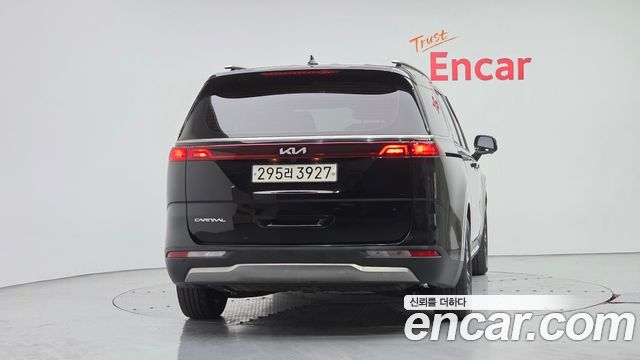 Kia Canival 2023 — photo 4