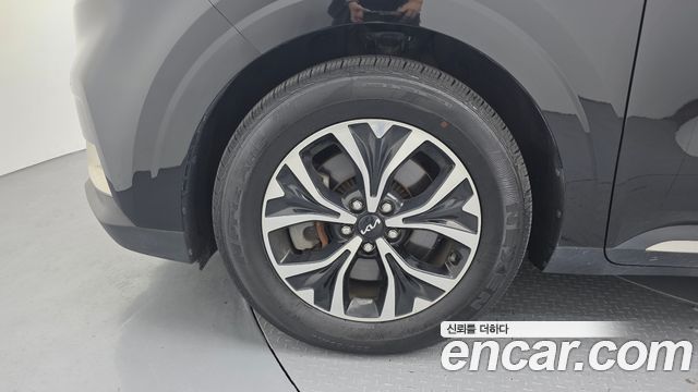 Kia Canival 2023 — photo 5